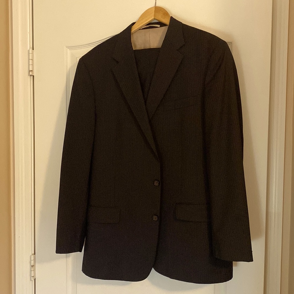 Hickey Freeman Grey 2 piece suit in great condition.  44 long and 36x 31 pant